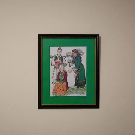 Blue Door ホステル ティラナ