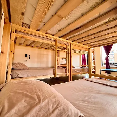 Blue Door Hostel *