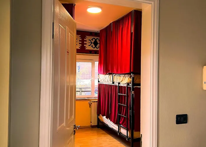 Hostel Blue Door Tirana