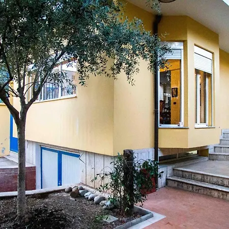 Blue Door * Τίρανα