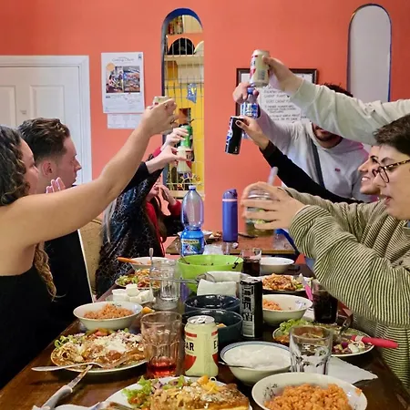 Hostel Blue Door Tiran