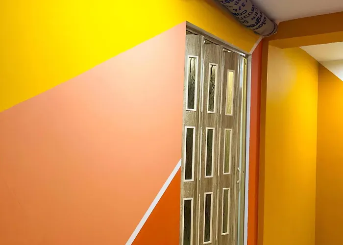 Hostel Blue Door Tiran