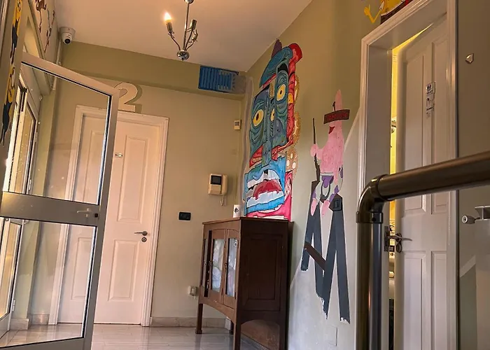 Blue Door Hostel Tiran