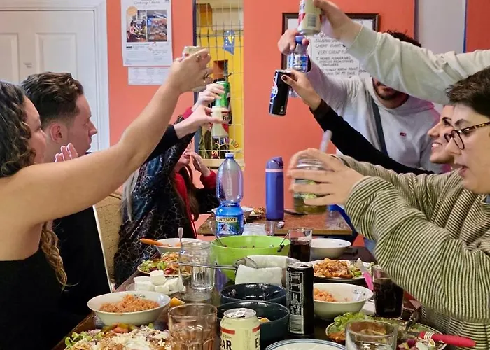 Hostel Blue Door Tiran