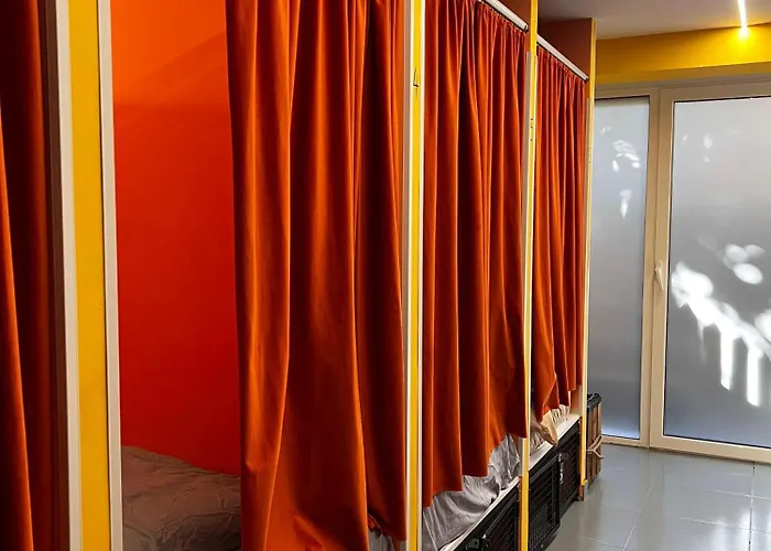 Blue Door Hostel *